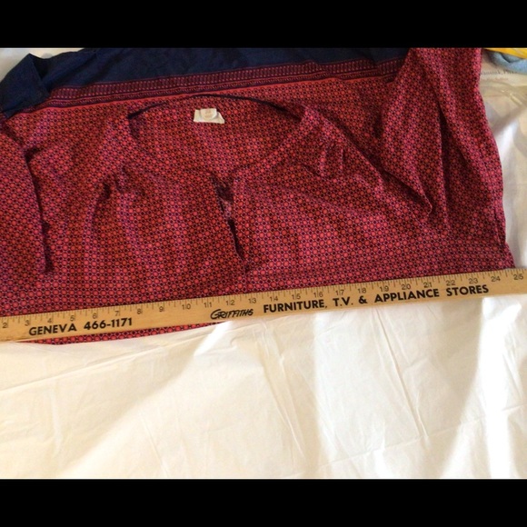 Lucy & Laurel long sleeve Red/Blue-shirt v neck Sleeves can be shorten. - Picture 5 of 7